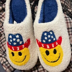 New smiley slippers 7-8‎